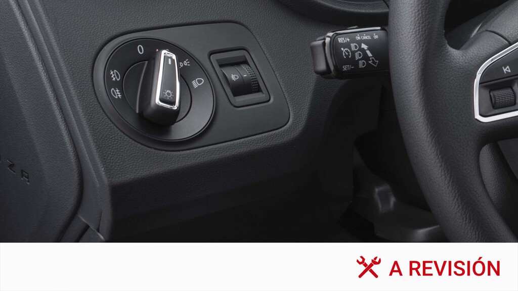 Pocos saben para qué sirve este botón que tiene su coche, pero es clave para ver bien y para no deslumbrar