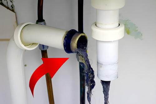 Vivir en departamento hace más comunes los atascos de agua: esto dice un plomero