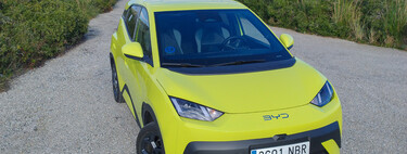 Probamos el BYD Dolphin Surf: me han sorprendido su relación calidad-precio y su diversión al volante. Es lógico que sea uno de los coches eléctricos más vendidos de España