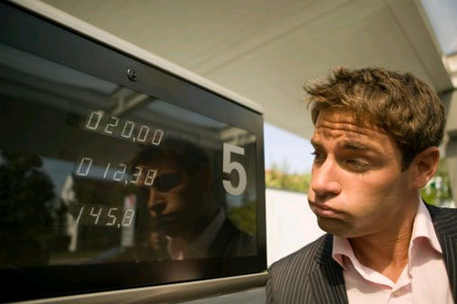 En el coche, la velocidad quema dinero