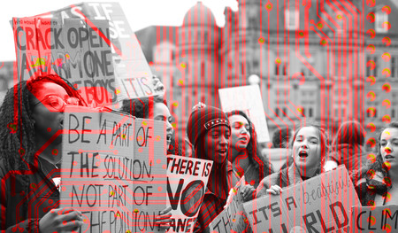 "Fuck the algorithm": miles de estudiantes británicos protestan por un sistema que ha reducido sus resultados académicos