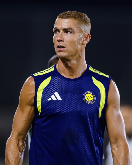 Despues De Su Boda Cristiano Ronaldo Debuta Un Nuevo Look Que Da Ideas A Aquellos Que Quieren Atreverse A Tintarse El Pelo En Verano 1