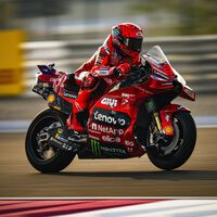 Marc Márquez también gana la carrera sprint en Catar y deja claro que Pecco Bagnaia no va a ser rival en MotoGP 2025 