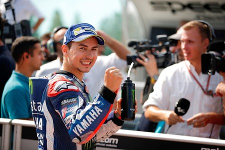Jorge Lorenzo cumplirá el sueño de pilotar un F1, se subirá al Mercedes de Lewis Hamilton