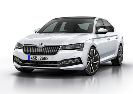 El Škoda Superb iV híbrido enchufable entra a producción, con el objetivo de vender 15.000 al año