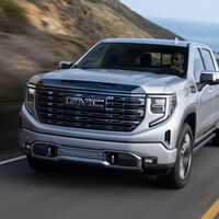 "Estamos orgullosos de nuestros motores de gasolina". General Motors se contradice: del todo eléctricos en 2035 a asumir que "el cambio sucederá en décadas" 