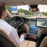 Los coches que conducen solos no son tan listos y necesitan mapas