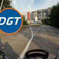 Es oficial: la DGT hace caso a los motoristas y plantea los carriles prioritarias después de años pidiéndolos 