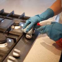 Chama do fogão amarelada ou alaranjada? Descubra o que isso significa, os riscos que você corre e como resolver o problema em poucos minutos!