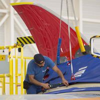 Airbus y Boeing necesitan fabricar aviones más rápido porque no hay suficientes en el mundo. La solución: cambiar el aluminio por el plástico