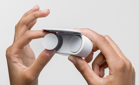 Los Surface Earbuds ya tienen fecha de presentación: la respuesta de Microsoft a los AirPods es inminente, según filtraciones