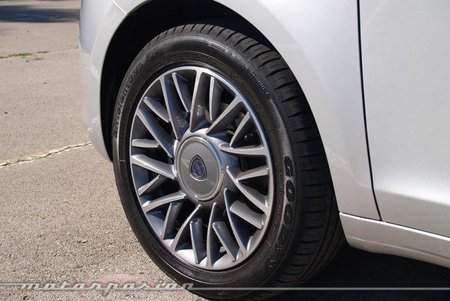 Lancia-Ypsilon-2011-06