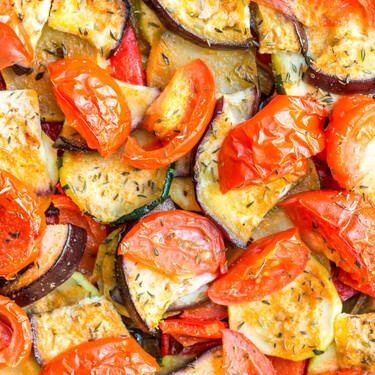 Olvida el tian provenzal, la receta del briam griego es perfecta para sublimar las verduras de verano 