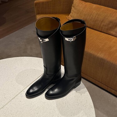 Mitad banco zapatero mitad mueble todoterreno: el nuevo lanzamiento de Ikea es perfecto para organizar botas altas o mantas para el sofá