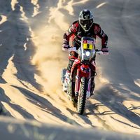 Exhibición de Ricky Brabec en el Dakar para liderar la rebelión de Honda en un día aciago para las KTM