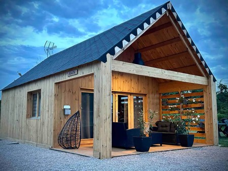 Conozca El Encanto Rustico De Les Chalets Du Parc De Laura Inaugurado Esta Primavera Esta E