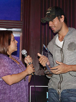 Enrique Iglesias es amigo de la prensa