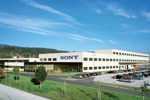 Muchos esperan que Sony rectifique tras las críticas al fin del formato físico. Un cambio en una fábrica de Austria nos dice que quizá sea demasiado tarde 