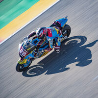 Sam Lowes saca el martillo para hacer la pole en Teruel y ponerse el mundial de Moto2 en el punto de mira