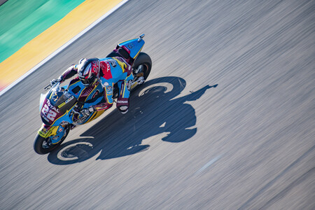 Sam Lowes saca el martillo para hacer la pole en Teruel y ponerse el mundial de Moto2 en el punto de mira