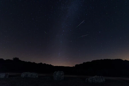 ペルセウス座流星群のイメージ。 Flickr のエドゥアルド・マルティネス