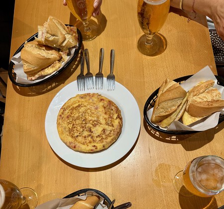 La Tortilla Se Vende Tanto Entera Como En Los Bocadillos