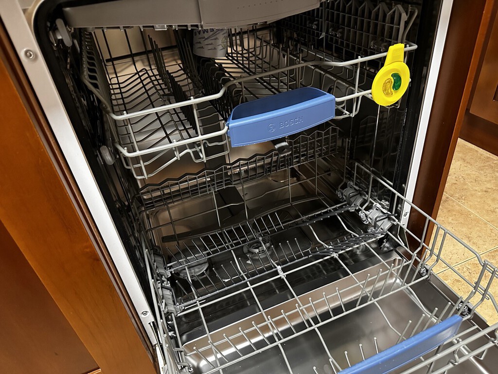 Pensaba que limpiar el filtro del lavavajillas antes de Navidad era suficiente, pero no. Esto es lo que recomiendan los fabricantes