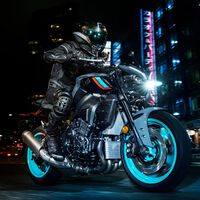 La nueva Yamaha MT-10 ya tiene precio: la supernaked de Iwata cuesta 16.999 euros, y casi 3.000 euros más para la MT-10 SP