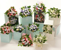 Bouquet de ropa de bebé como regalo para un recién nacido