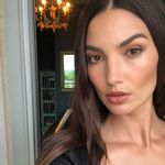 Alucinamos con el cambio (temporal) de look de Lily Aldridge, apostando por el rubio y el corte de pelo del momento
