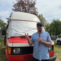 “Podemos llevar ya 1.150 euros en multas”: a esta pareja se le ha complicado viajar con su camper clásica por Italia y sus pueblos 