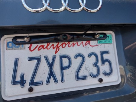 Cámara trasera en matrícula