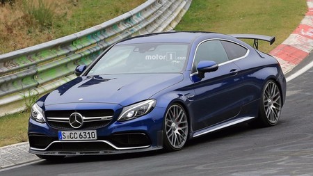 Mercedes-AMG C63 R. El auto que viene con pala para enterrar a los Black Series