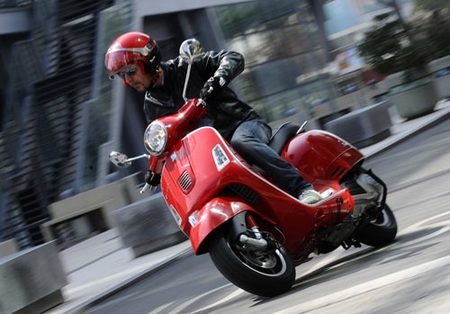 La moto se hunde