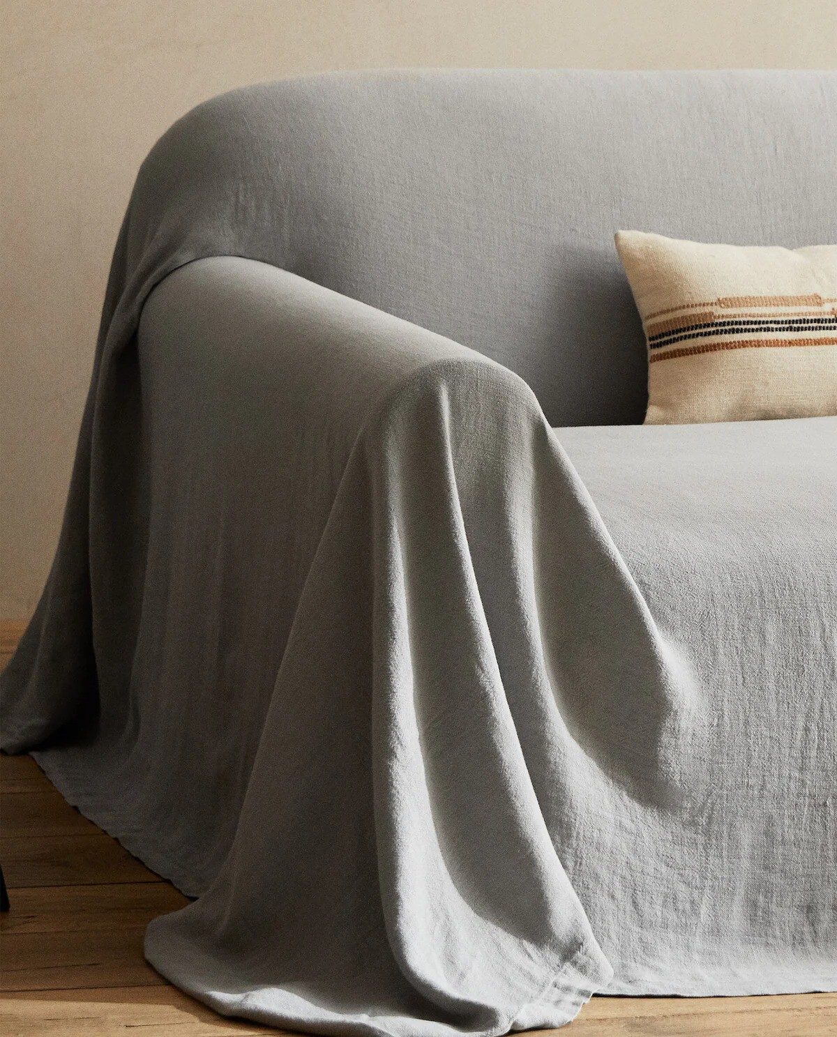 Zara Home tiene la pieza que necesitábamos en el salón unas fundas