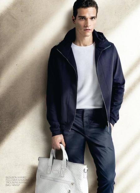 El azul, ese nuevo negro que Emporio Armani sabe explotar tan bien...