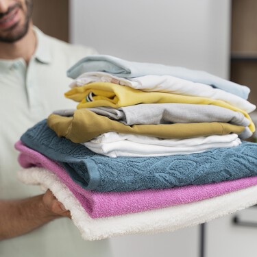 Cómo quitar el mal olor de la ropa mojada por la lluvia:  método práctico y eficaz  para esta temporada