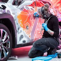 Esta artista ha creado el primer coche tatuado del mundo, un Lexus UX valorado en más de 130.000 euros