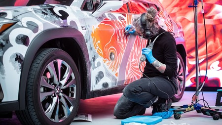 Esta artista ha creado el primer coche tatuado del mundo, un Lexus UX valorado en más de 130.000 euros