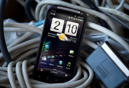 Apple gana un asalto a HTC en la guerra de patentes en Estados Unidos