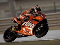 Casey Stoner también vuela de noche