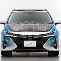Toyota presenta un coche híbrido enchufable que gracias a la energía solar apenas habrá que enchufar