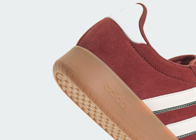 Adidas Rebaja A Menos De 40 Euros Sus Zapatillas Mas Elegantes Del Verano Son De Ante Color Vino Tinto Y Seran Tu Opcion Mas Comoda Para El Verano