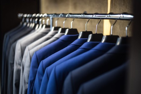 En Reino Unido los hombres gastan más en ropa y accesorios que las mujeres... pero en línea