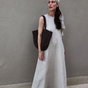 Cinco vestidos holgados de Zara que llevarán 24/7 las mujeres más elegantes de 40 a 50 años esta primavera-verano 2026 