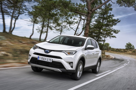 Toyota Rav4 Hybrid Ext curva
