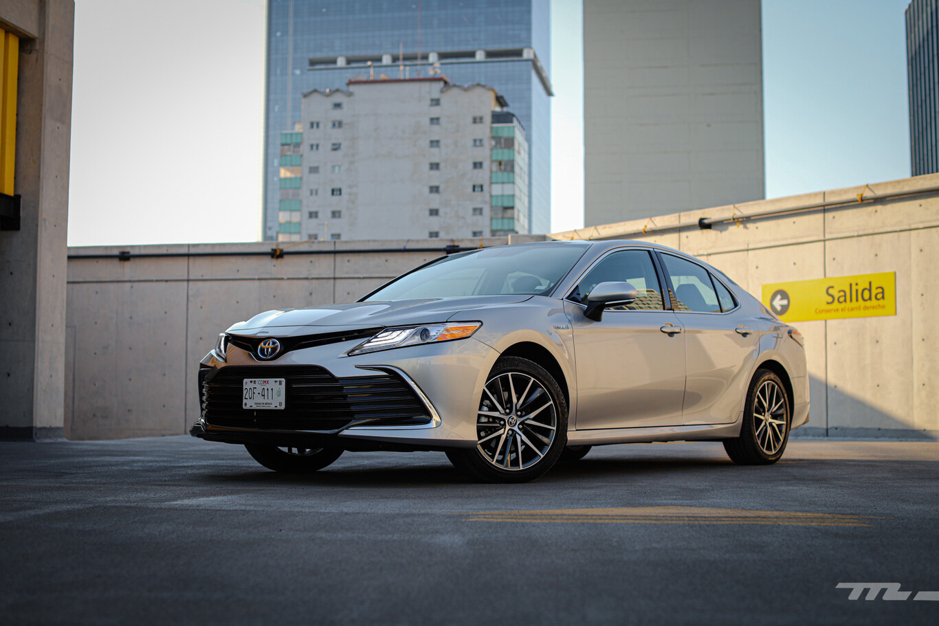 Toyota Camry Hybrid 2021, a prueba: el sedán japonés que apuesta por el comfort y la eficiencia