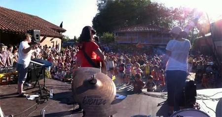 Mar de Petit Pop: "hacemos música pop para peques buscando el estribillo cantarín y pegadizo"