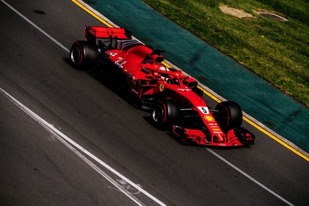 Victoria de Sebastian Vettel en el Gran Premio de Australia tras jugársela a Mercedes. Alonso 5º