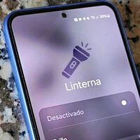 Te sacará de un apuro: hay cinco formas de encender la linterna del móvil en Android